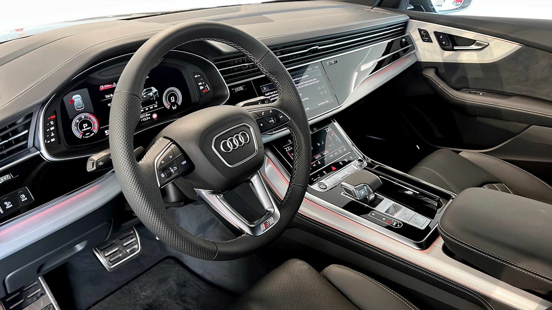 Bild som visar&nbsp;Audi Q8 SUV&nbsp;Q8 SUV TDI quattro 210 kW tiptronic - för mer information kontakta din Audi Partner