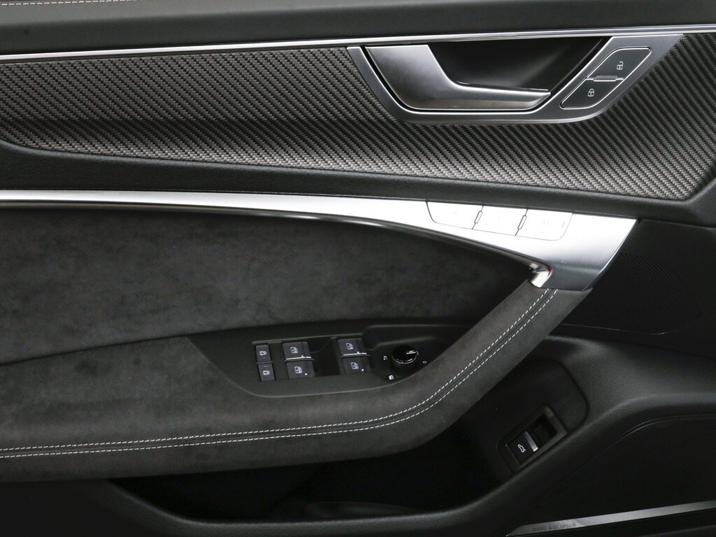 Image about Audi RS 6 Avant performance quattro tiptronic