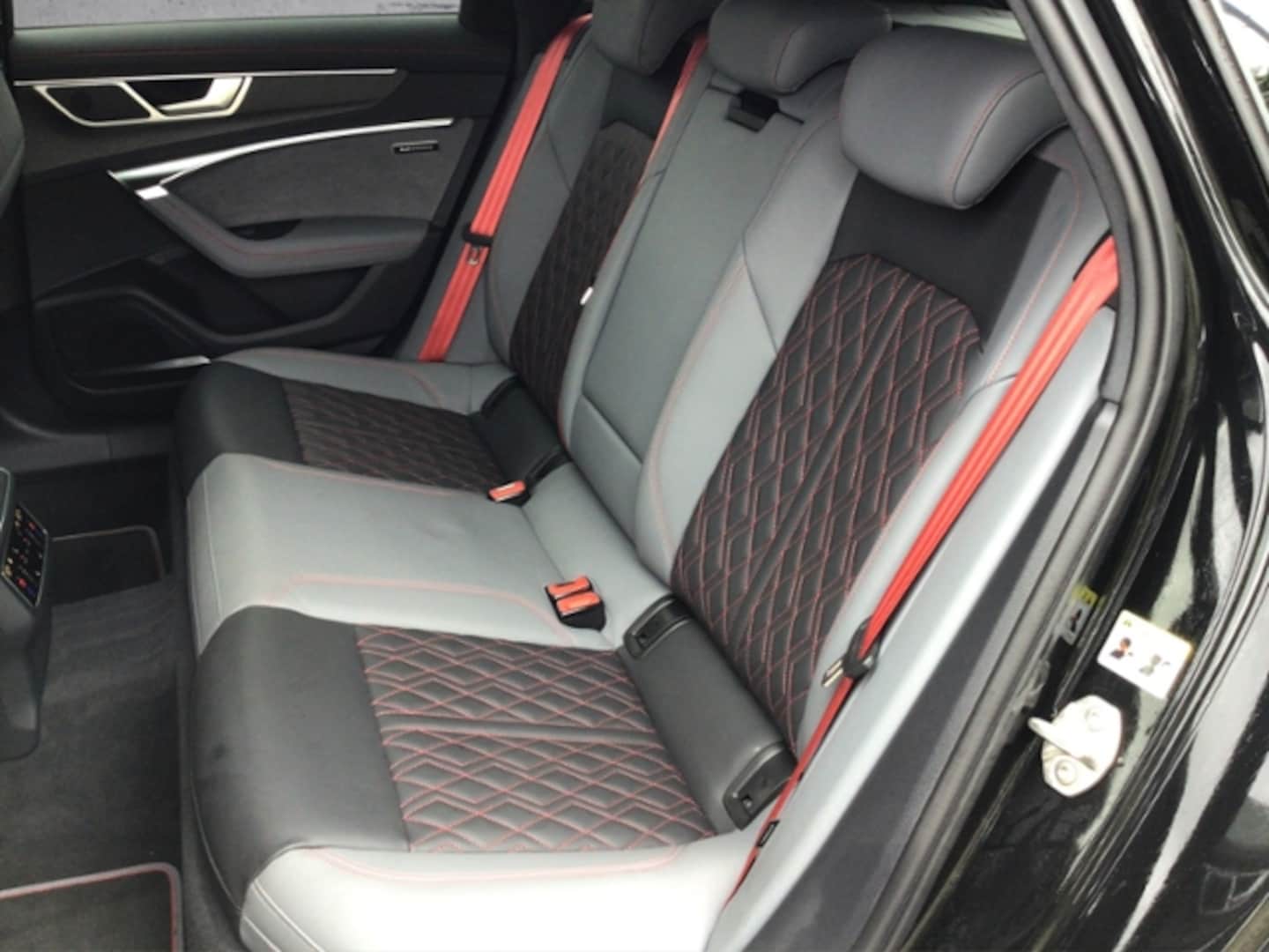 Bild über Audi S6 Avant TDI quattro tiptronic - für weitere Informationen kontaktieren Sie den Audi Partner