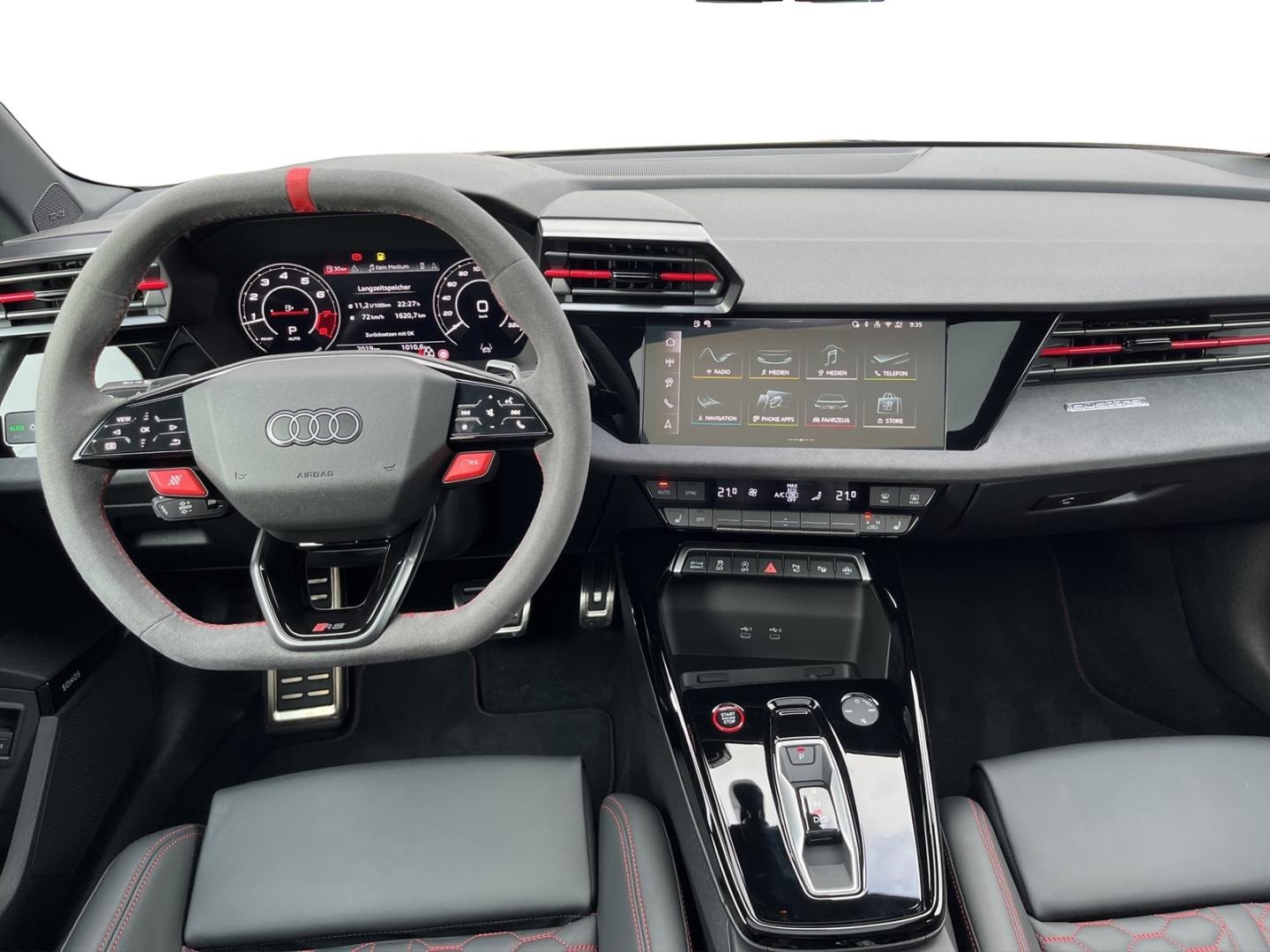 Bild über Audi RS 3 Sportback TFSI quattro 294 kW S tronic - für weitere Informationen kontaktieren Sie den Audi Partner
