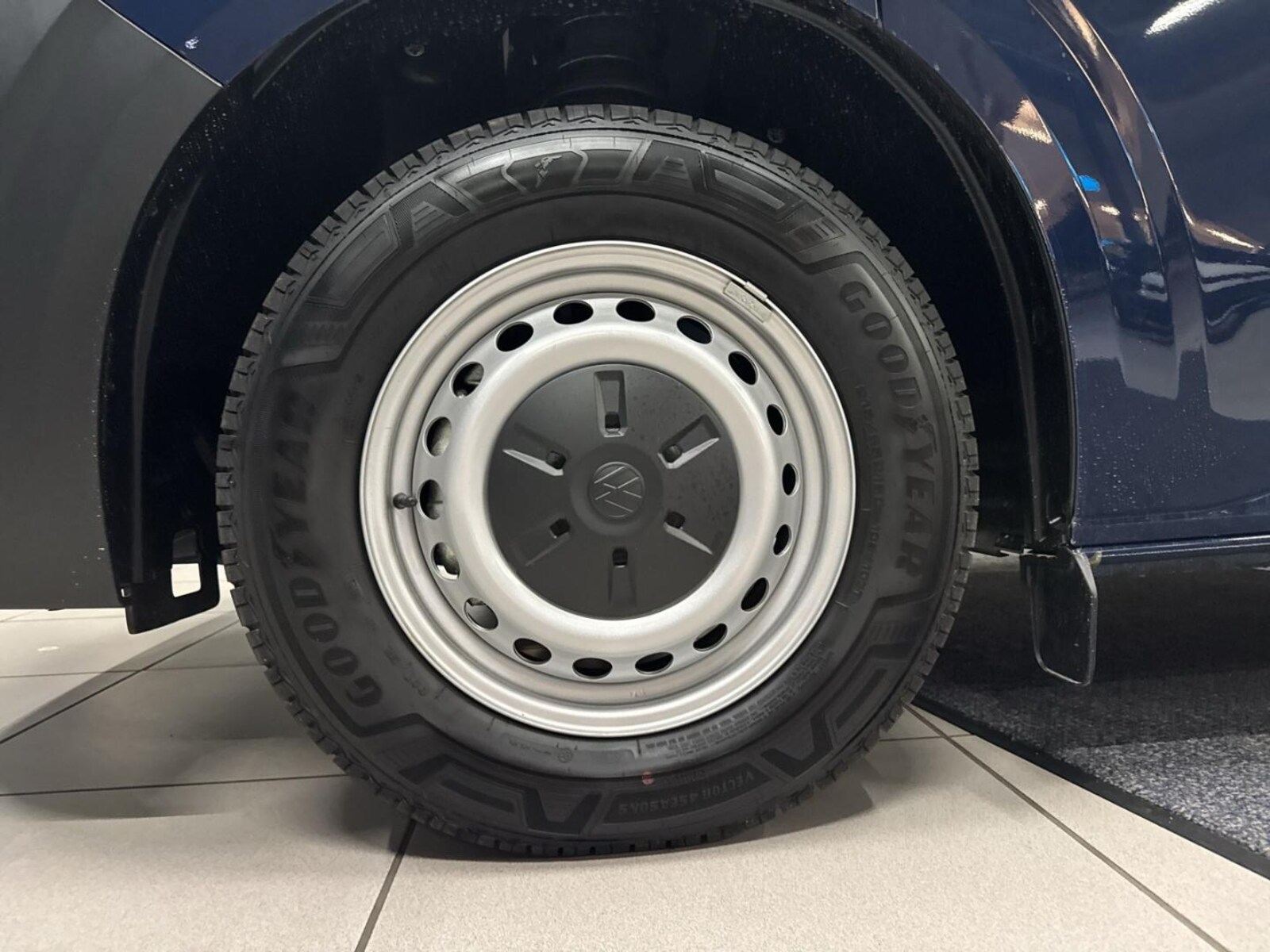 Volkswagen Transporter Kasten langer Radstand – Bild 2