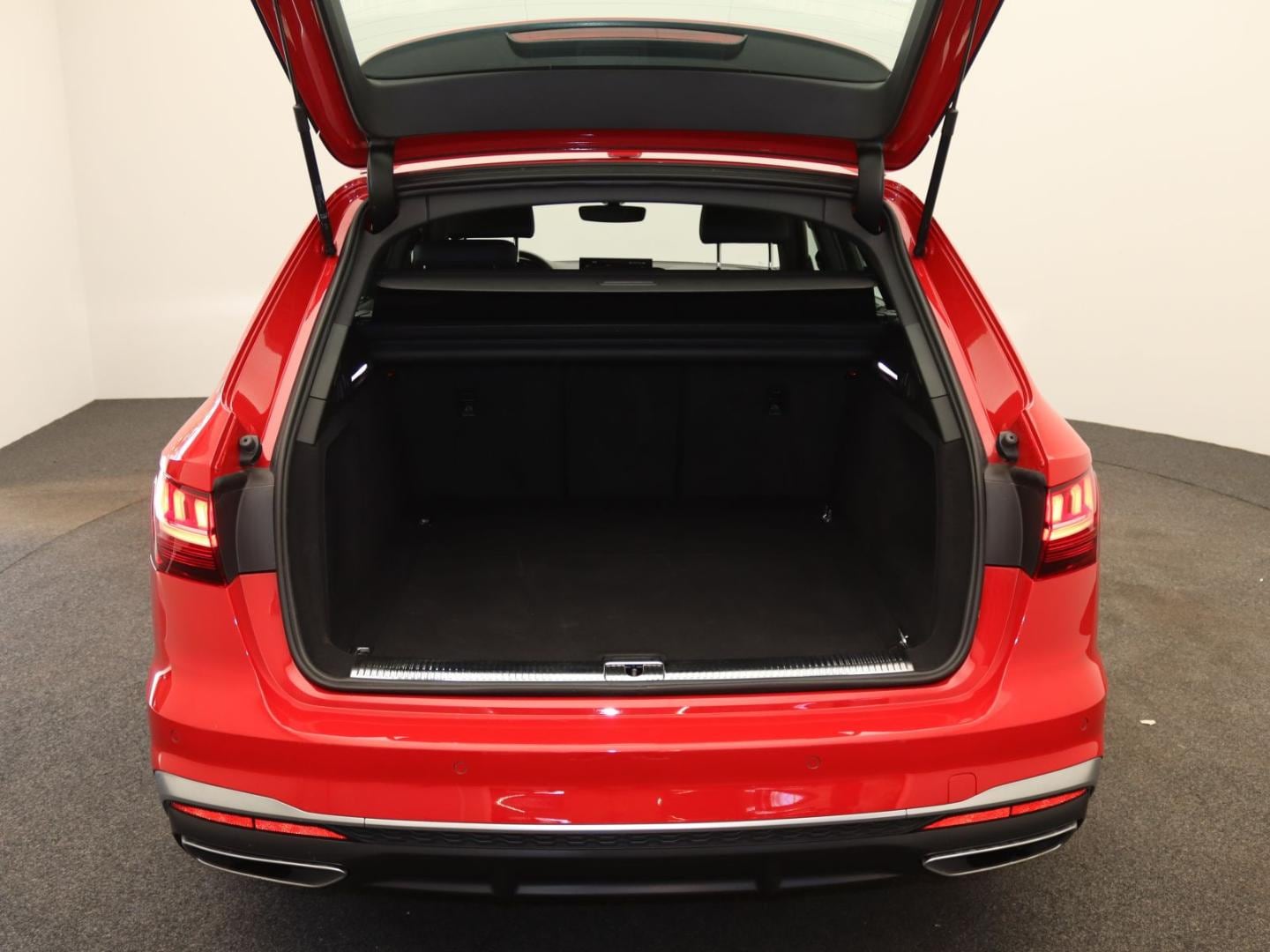 Bild über Audi A4 Avant S line 40 TFSI S tronic - für weitere Informationen kontaktieren Sie den Audi Partner