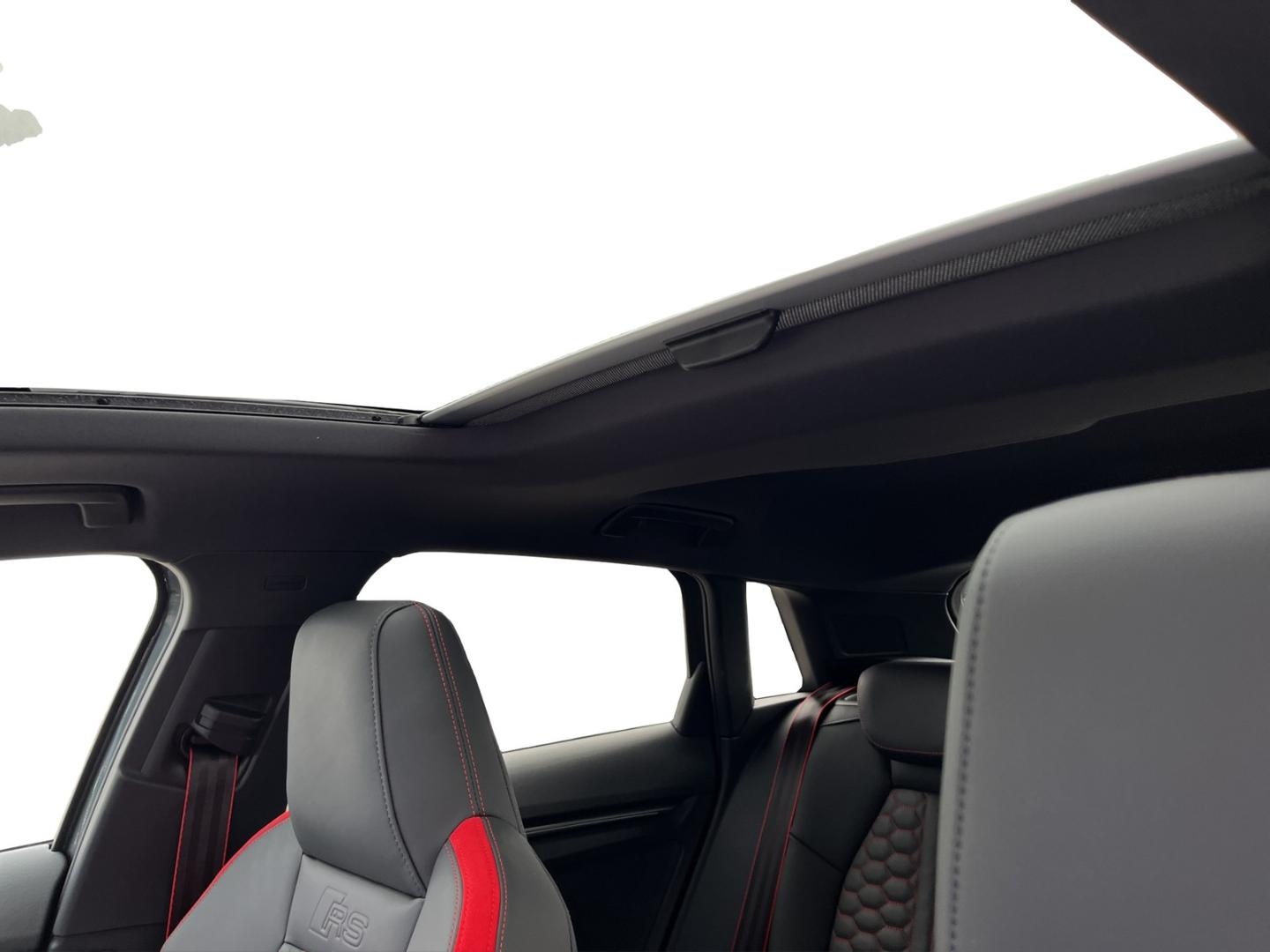 Bild über Audi RS 3 Sportback TFSI quattro 294 kW S tronic - für weitere Informationen kontaktieren Sie den Audi Partner