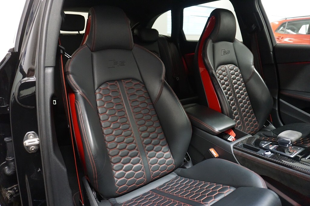 Bild som visar&nbsp;Audi RS 4 Avant&nbsp;RS 4 Avant 450 hk tiptronic - för mer information kontakta din Audi Partner