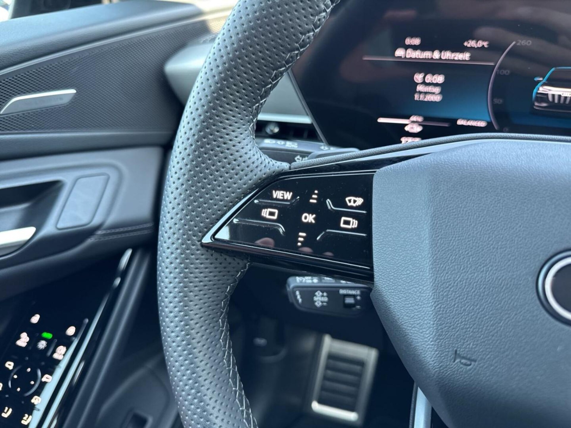 Audi SQ6 SUV e-tron