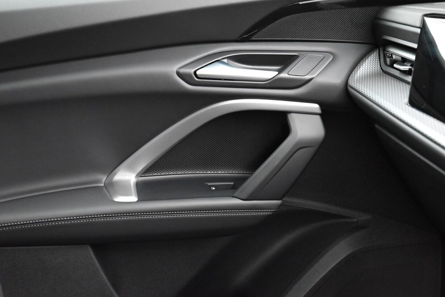 Image about Audi Q5 SUV e-hybrid quattro S tronic