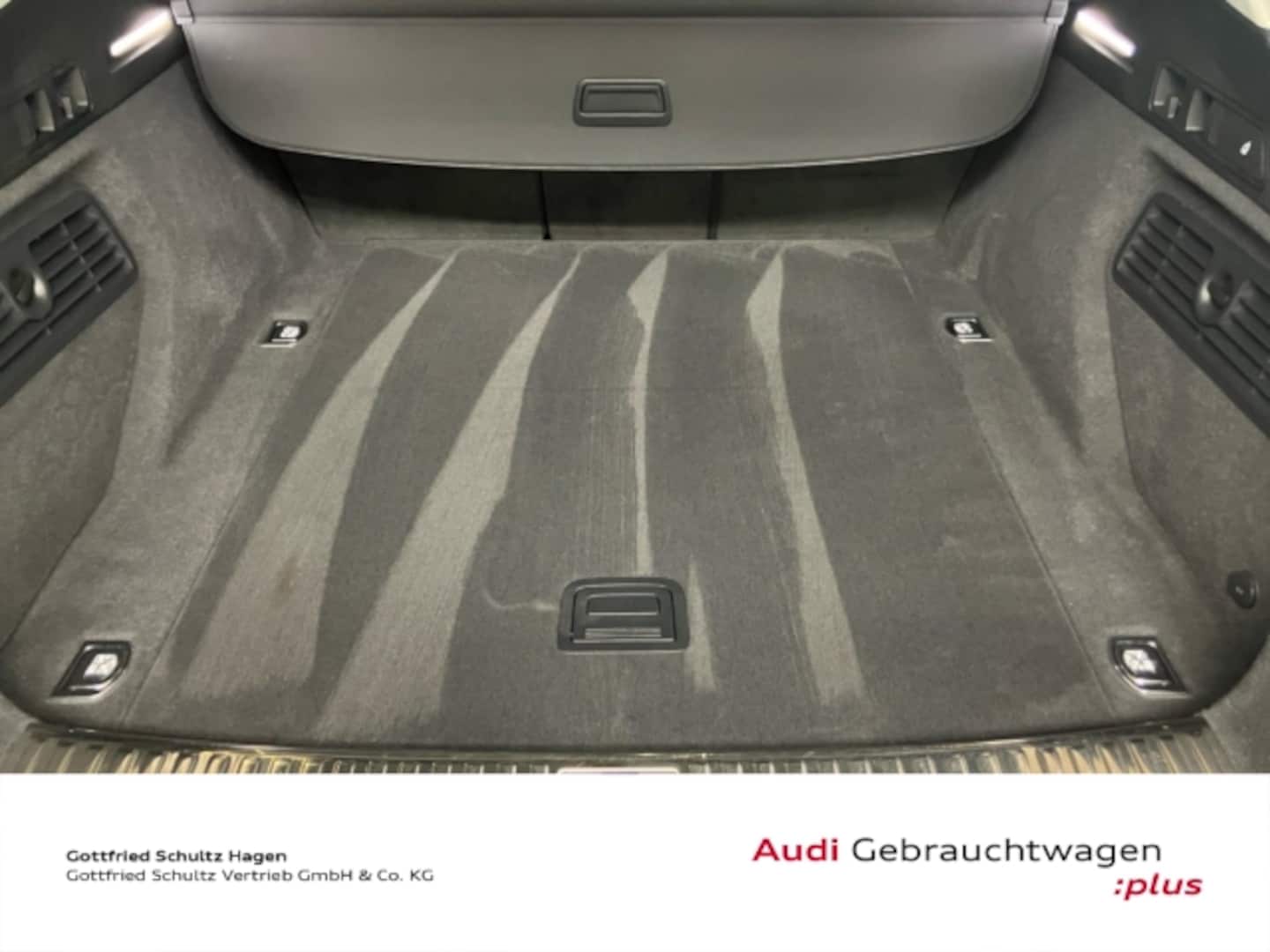 Bild über Audi Q8 e-tron S line 50 e-tron quattro - für weitere Informationen kontaktieren Sie den Audi Partner