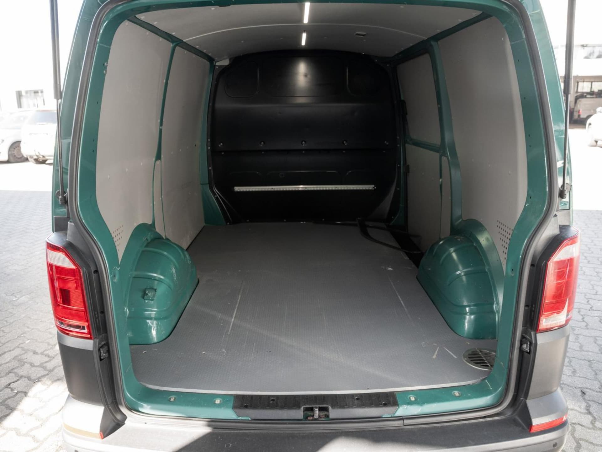 Volkswagen T6 Transporter Kasten kurzer Radstand