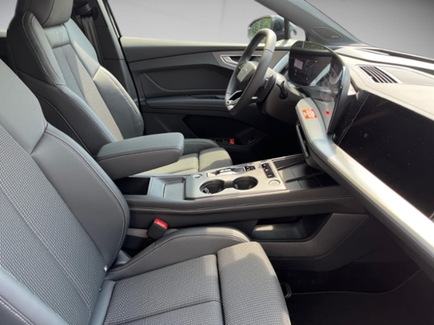 Bild über Audi Q4 SUV e-tron e-tron performance 210 kW - für weitere Informationen kontaktieren Sie den Audi Partner