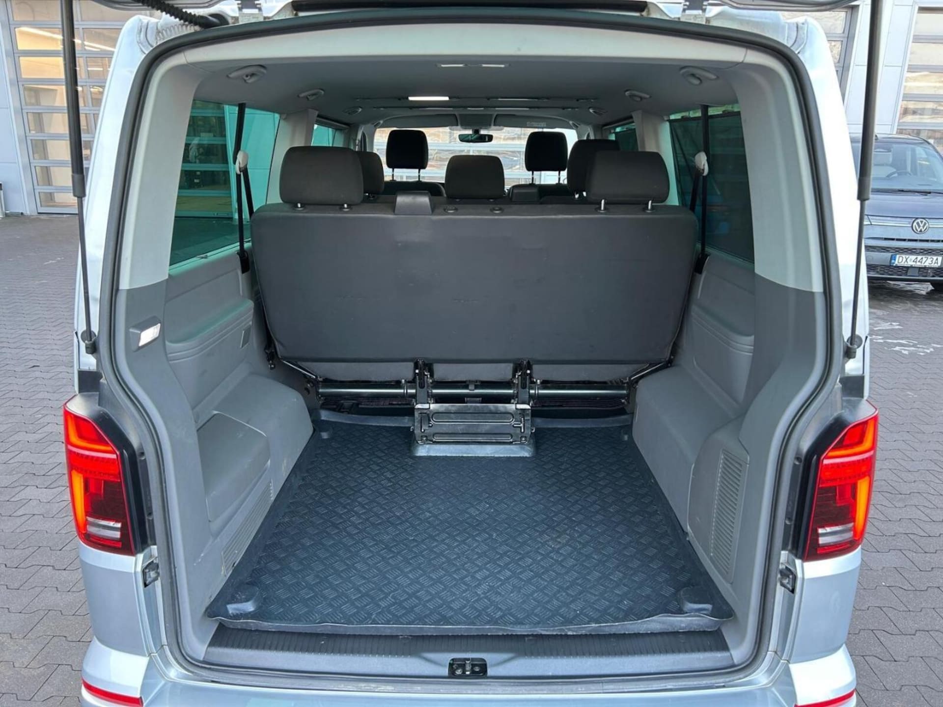 Volkswagen Caravelle 6.1 długi roztaw osi SE