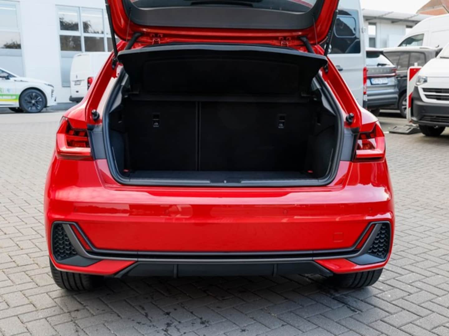 Bild über Audi A1 Sportback S line 30 TFSI S tronic - für weitere Informationen kontaktieren Sie den Audi Partner