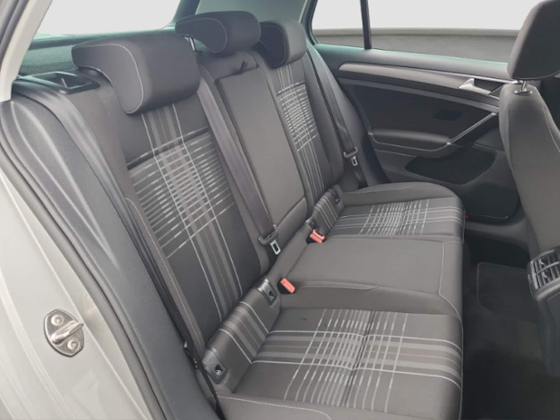 Volkswagen Golf LOUNGE