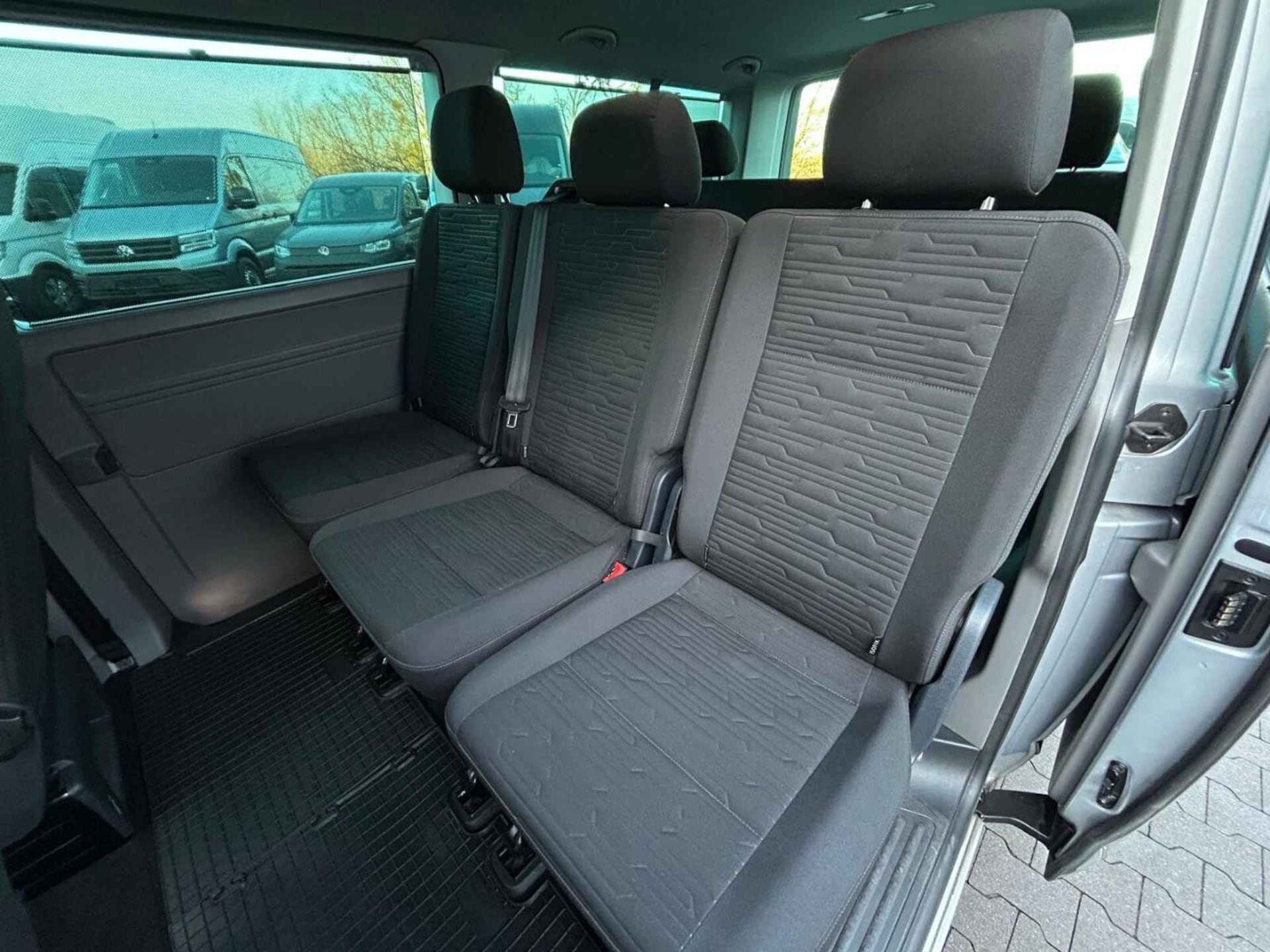 Volkswagen Caravelle 6.1 długi roztaw osi SE