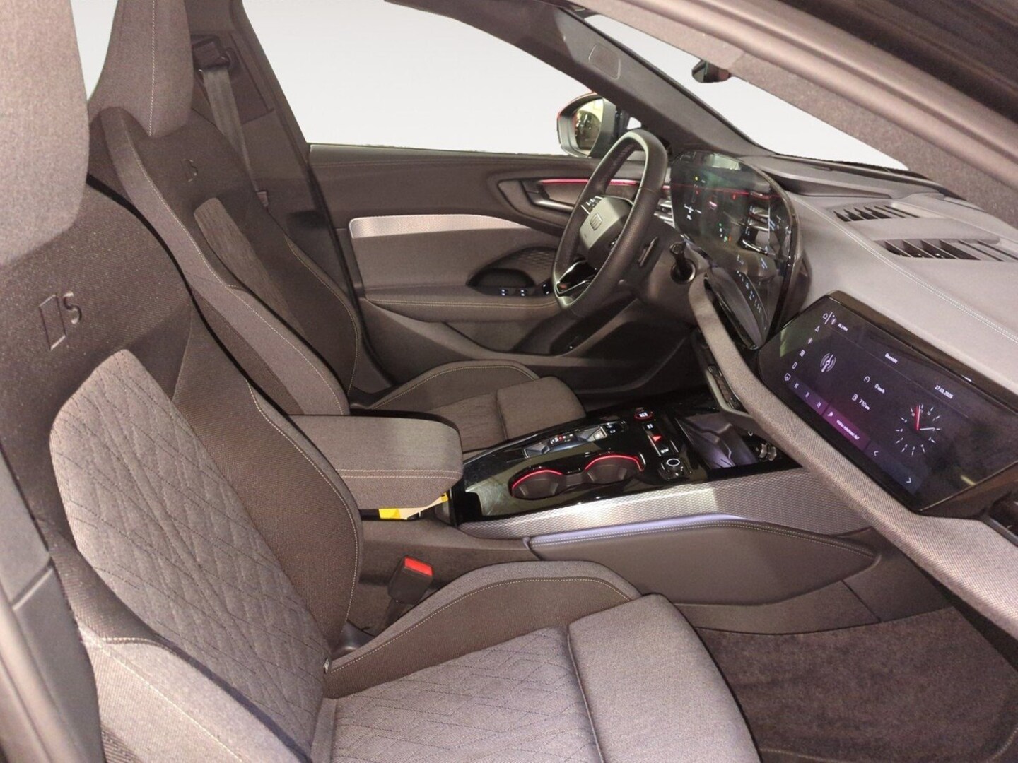 Bild über Audi A5 Avant TDI quattro 150 kW S tronic - für weitere Informationen kontaktieren Sie den Audi Partner
