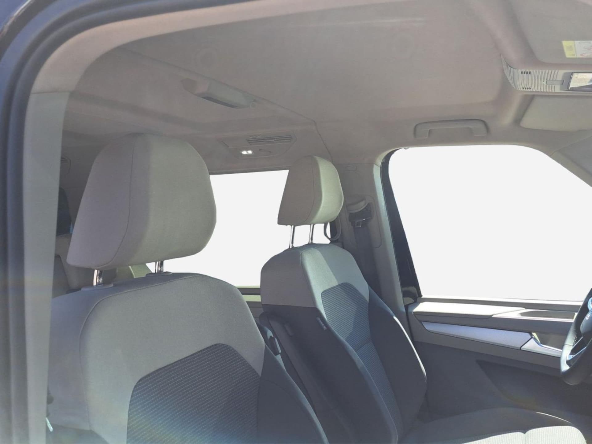 Volkswagen Multivan Langversion Basis-Modell