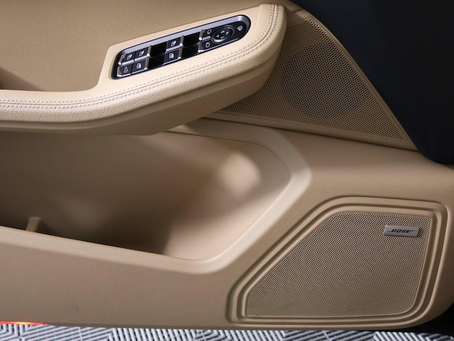 2026 Porsche Macan T - Photo 13