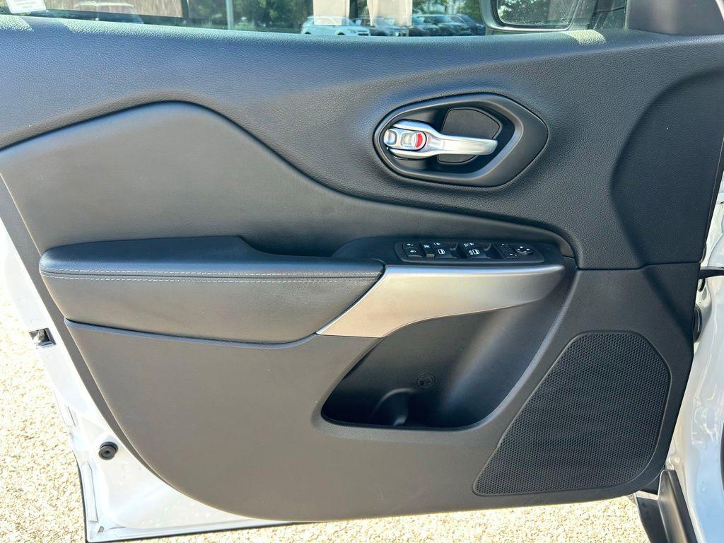 2021 Jeep Cherokee Latitude Lux - Photo 18