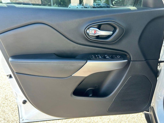 2021 Jeep Cherokee Latitude Lux - Photo 18