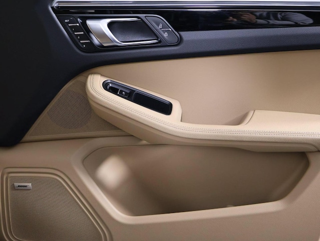 2026 Porsche Macan T - Photo 19