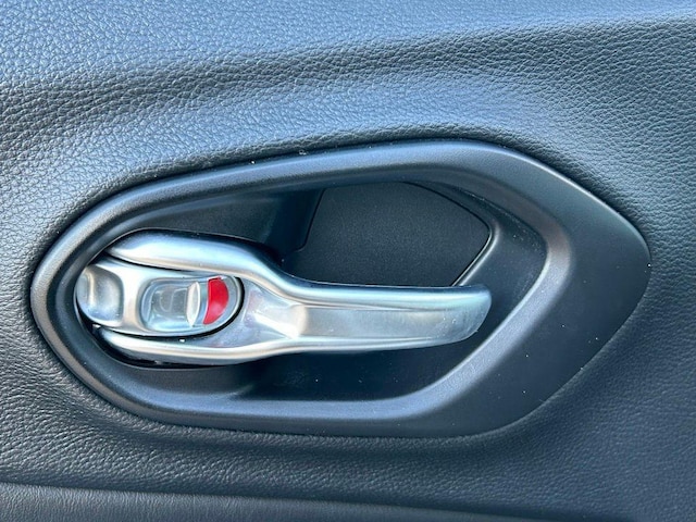 2021 Jeep Cherokee Latitude Lux - Photo 19