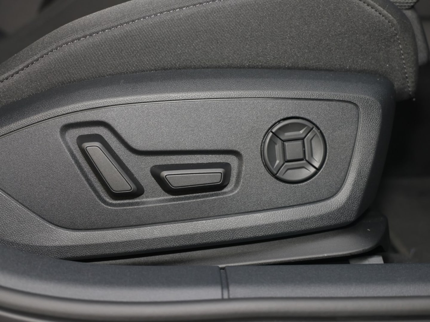 Bild über Audi A3 Sportback TFSI quattro S tronic - für weitere Informationen kontaktieren Sie den Audi Partner