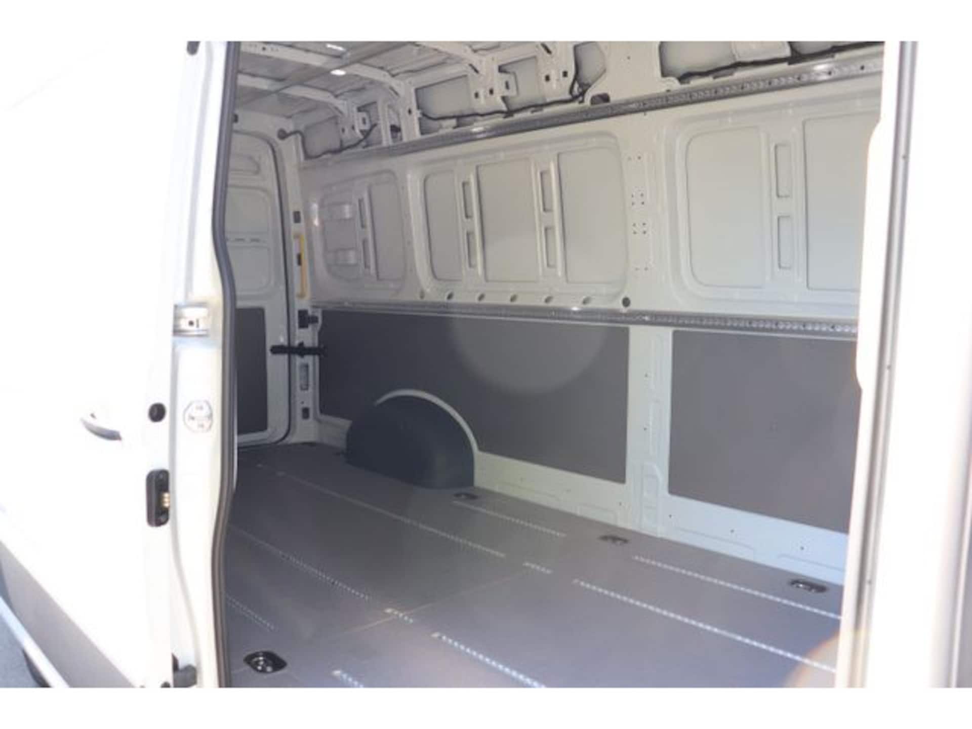 Volkswagen Crafter Kasten langer Radstand