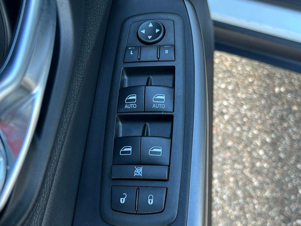 2021 Jeep Cherokee Latitude Lux - Photo 20