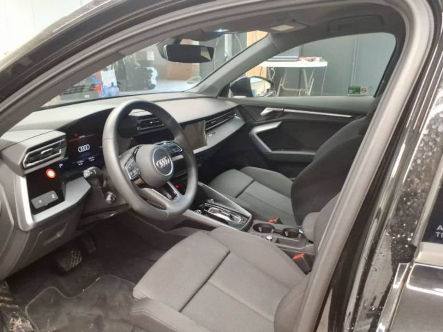 Bild über Audi A3 Limousine TDI S tronic - für weitere Informationen kontaktieren Sie den Audi Partner
