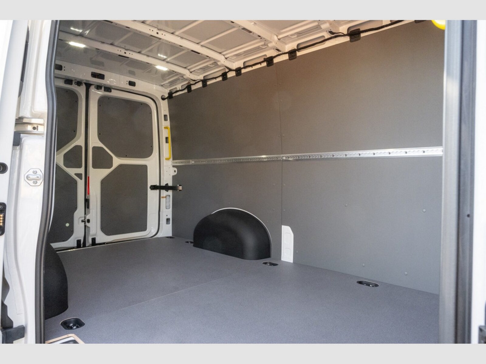 Volkswagen Crafter Kasten mittlerer Radstand – Bild 7