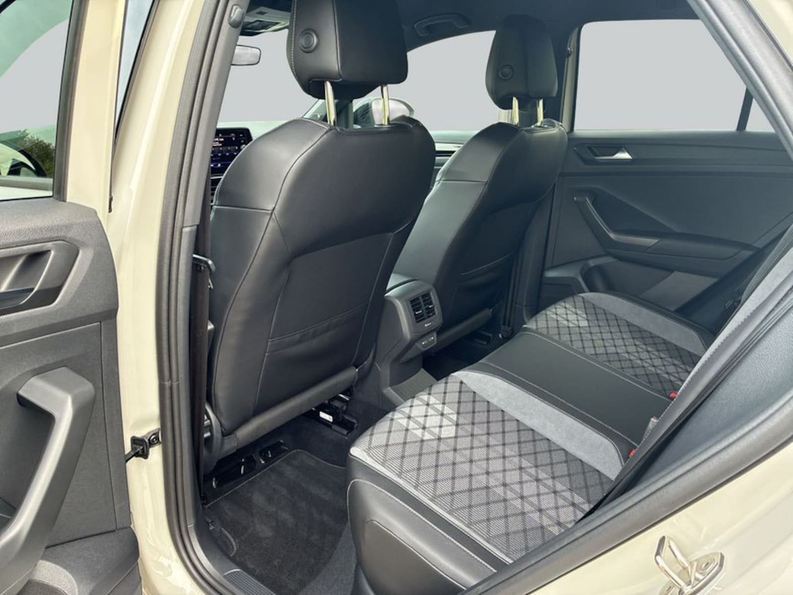 Volkswagen T-Roc – Bild 11