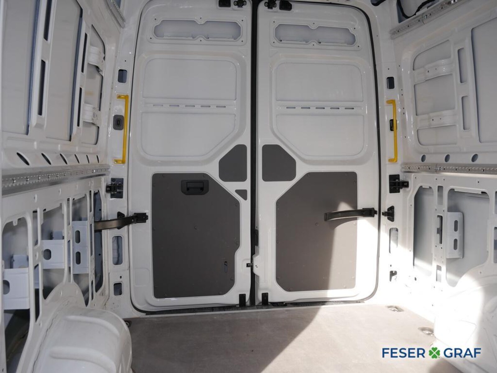 Volkswagen Crafter Kasten mittlerer Radstand – Bild 7