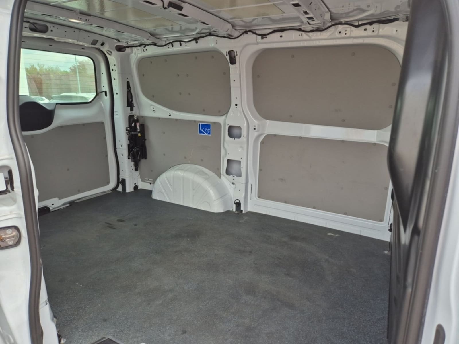 Volkswagen Transporter Kasten kurzer Radstand – Bild 12