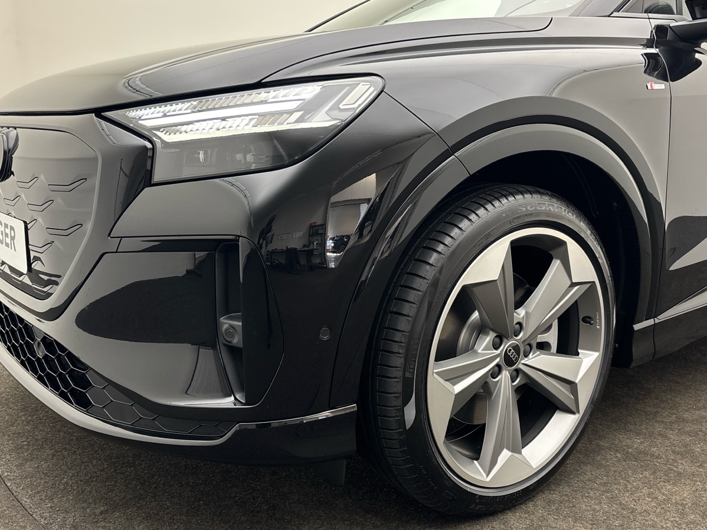Bild über Audi Q4 SUV e-tron e-tron performance 210 kW - für weitere Informationen kontaktieren Sie den Audi Partner