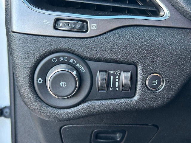 2021 Jeep Cherokee Latitude Lux - Photo 25