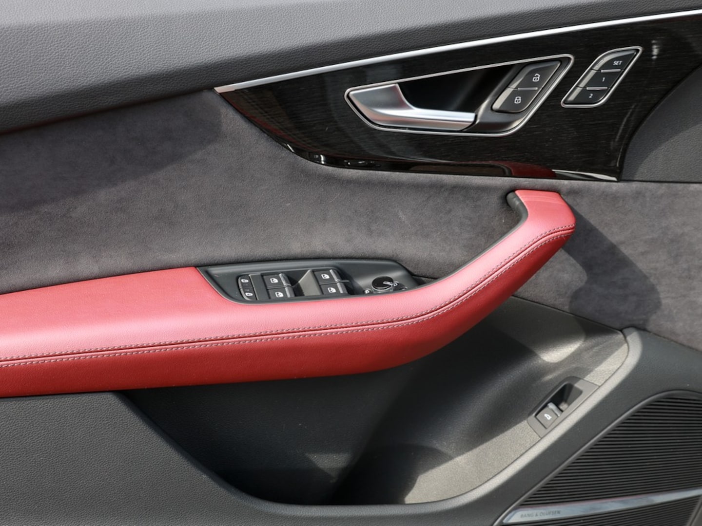 Bild über Audi SQ7 SUV TFSI quattro 373 kW tiptronic - für weitere Informationen kontaktieren Sie den Audi Partner