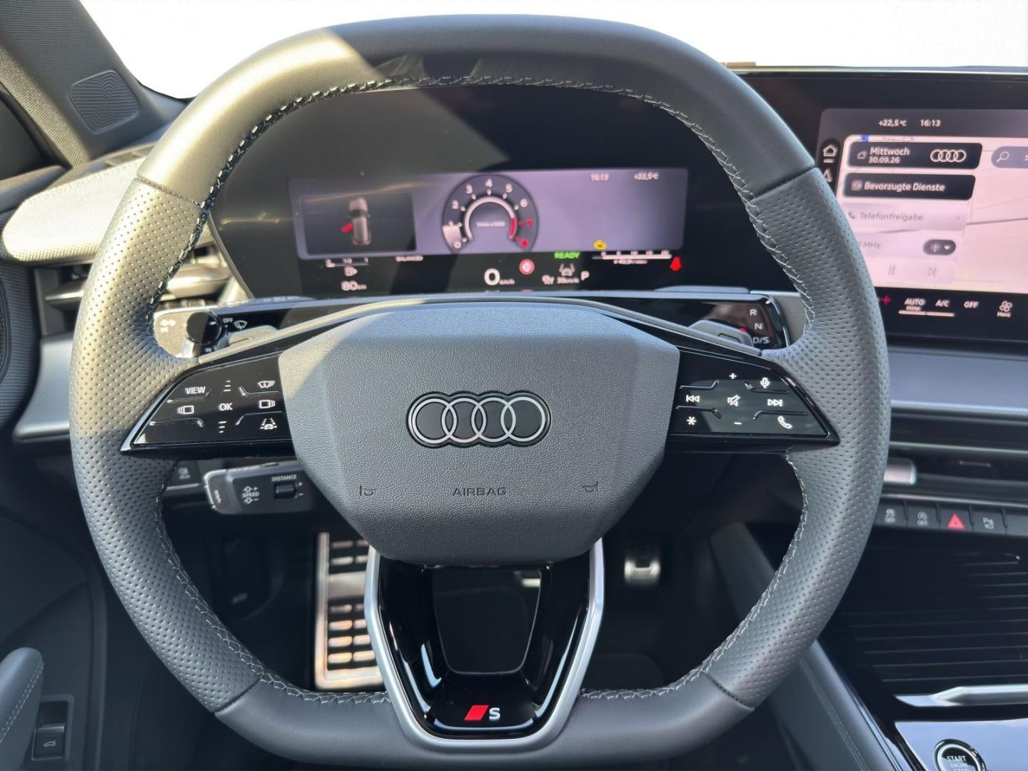 Bild über Audi Q3 SUV TFSI 110 kW S tronic - für weitere Informationen kontaktieren Sie den Audi Partner