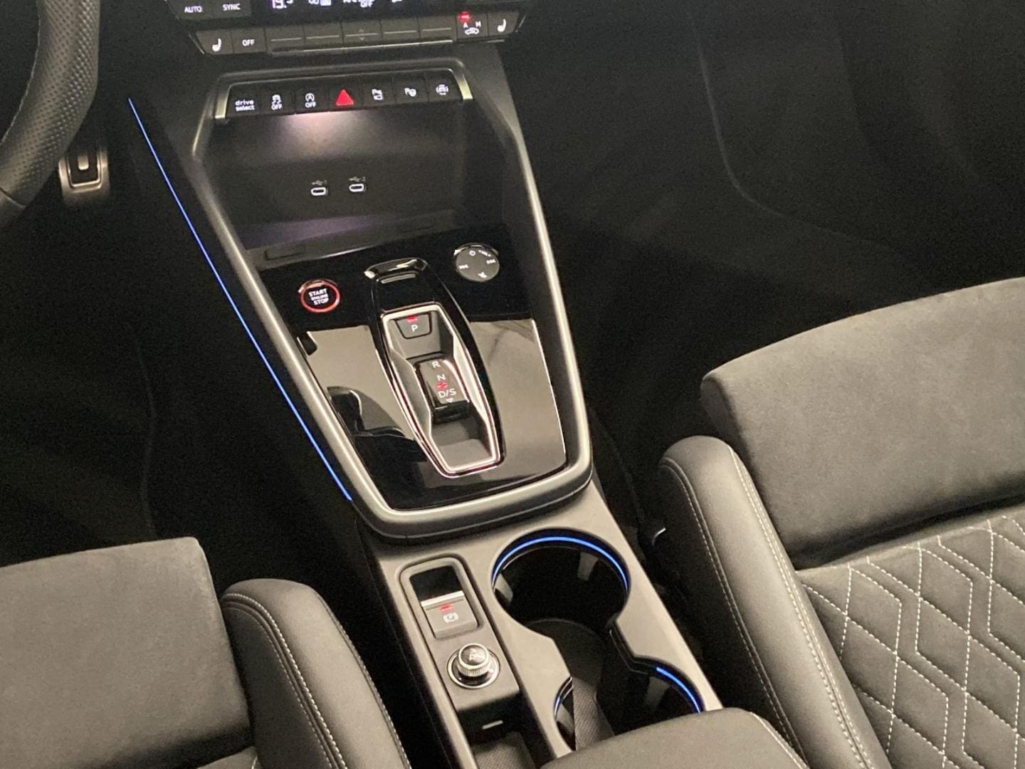 Bild über Audi S3 Sportback TFSI quattro S tronic - für weitere Informationen kontaktieren Sie den Audi Partner