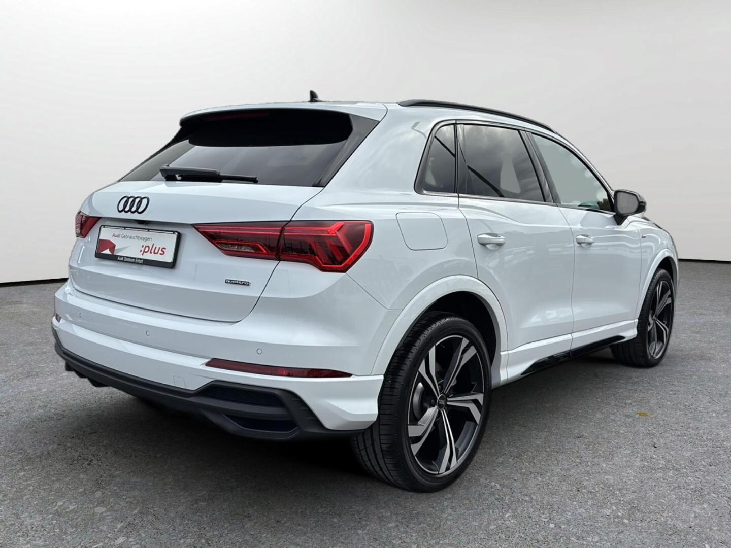 Bild über Audi Q3 TFSI quattro 180 kW S tronic - für weitere Informationen kontaktieren Sie den Audi Partner
