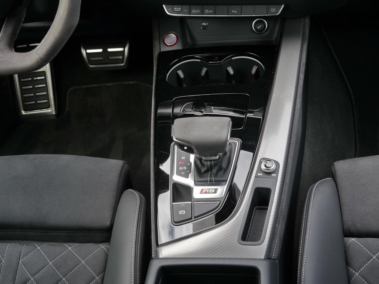 Bild über Audi RS 4 Avant TFSI quattro tiptronic - für weitere Informationen kontaktieren Sie den Audi Partner