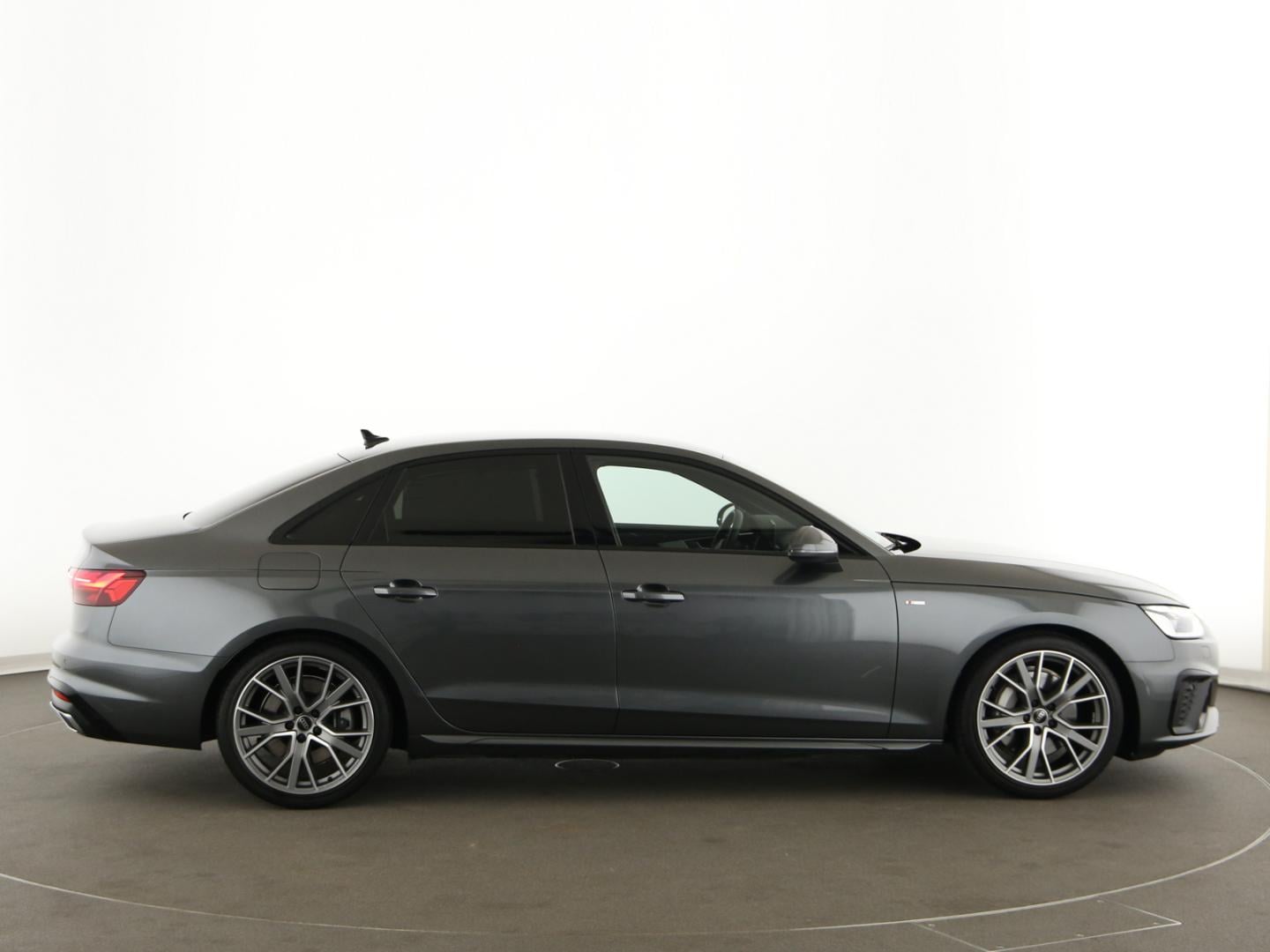 Bild über Audi A4 Limousine S line 45 TFSI quattro S tronic - für weitere Informationen kontaktieren Sie den Audi Partner