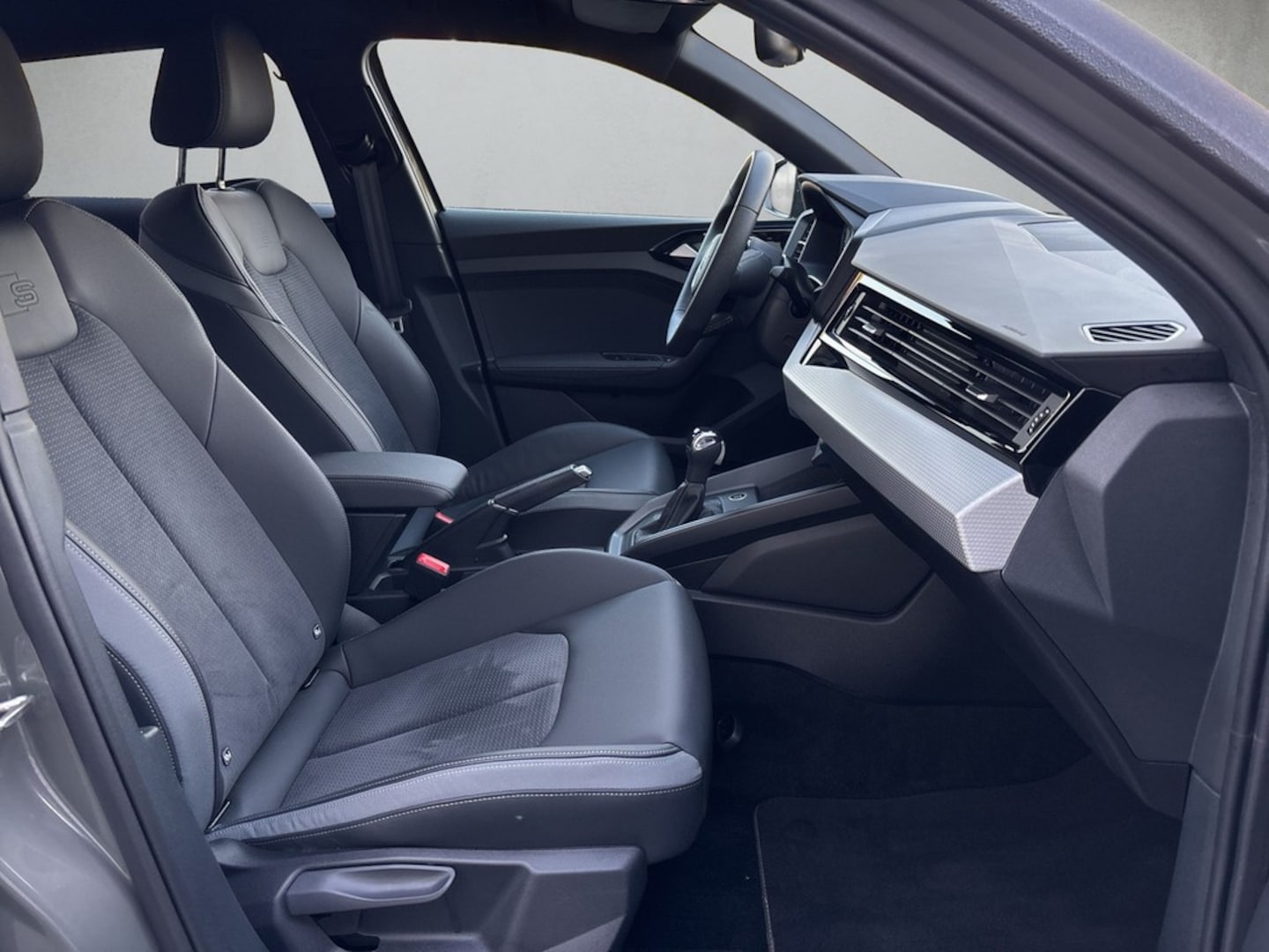 Bild über Audi A1 Sportback S line 35 TFSI S tronic - für weitere Informationen kontaktieren Sie den Audi Partner