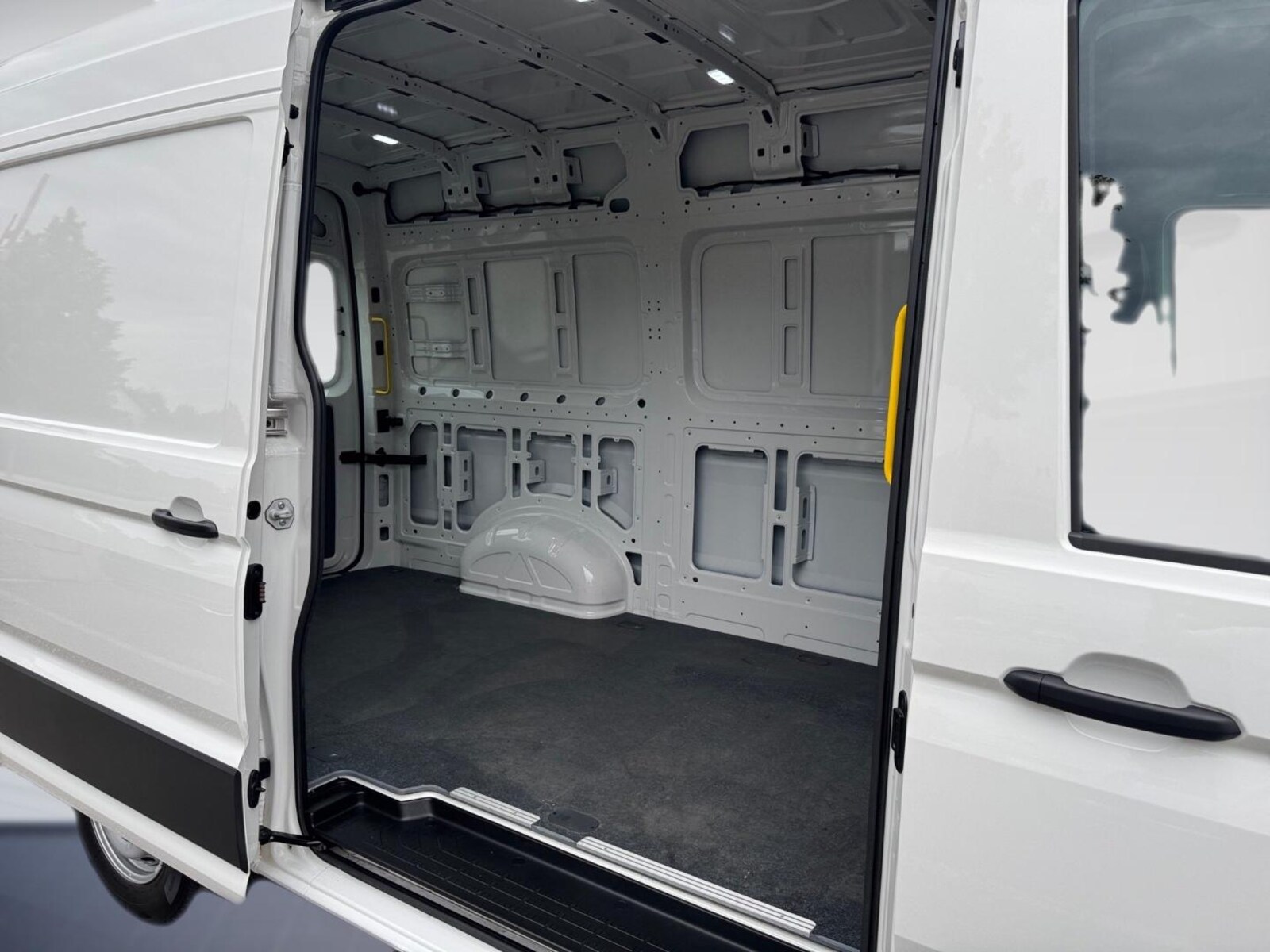 Volkswagen Crafter Kasten mittlerer Radstand – Bild 10