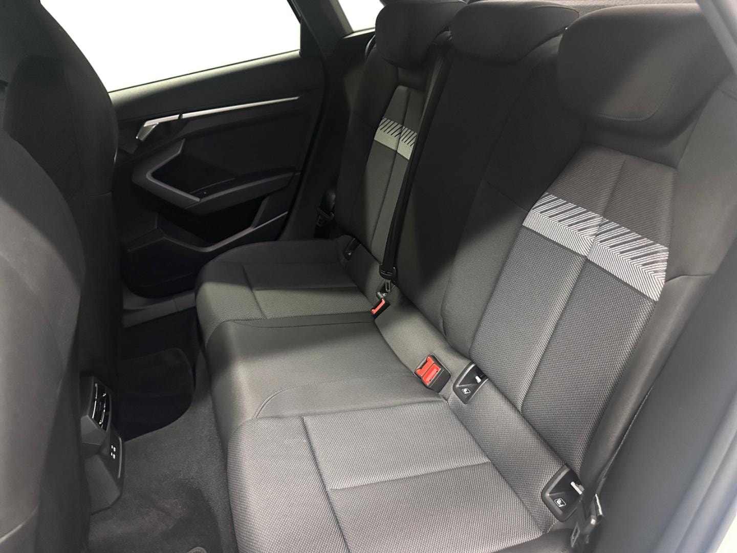 Bild über Audi A3 Sportback S line 35 TFSI S tronic - für weitere Informationen kontaktieren Sie den Audi Partner