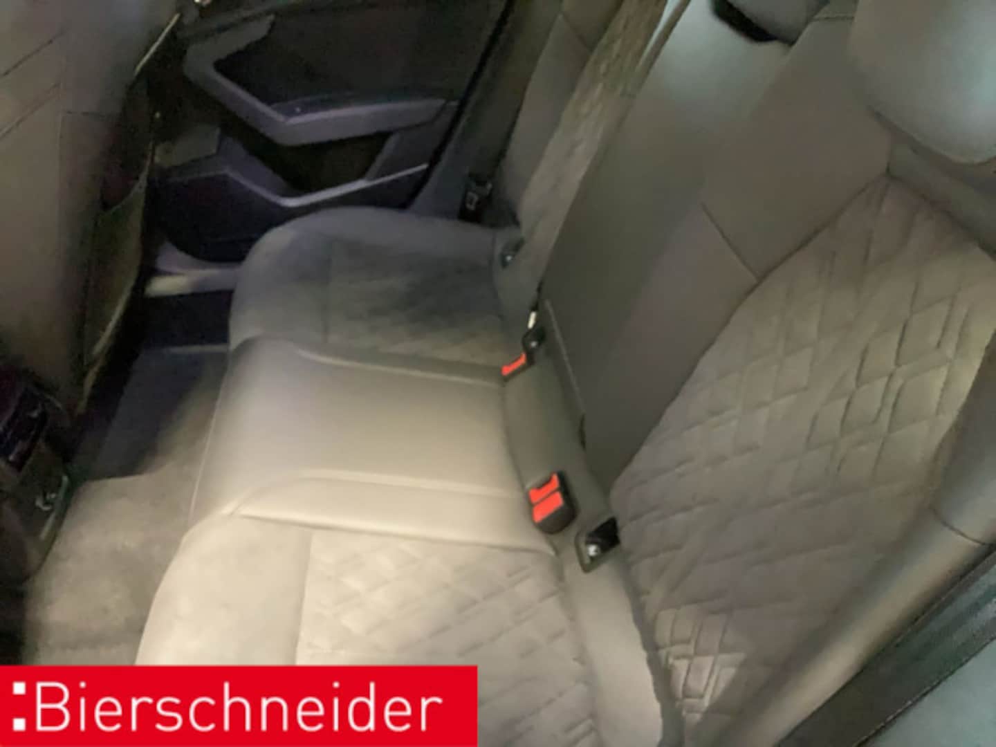 Bild über Audi RS 3 Sportback TFSI quattro S tronic - für weitere Informationen kontaktieren Sie den Audi Partner