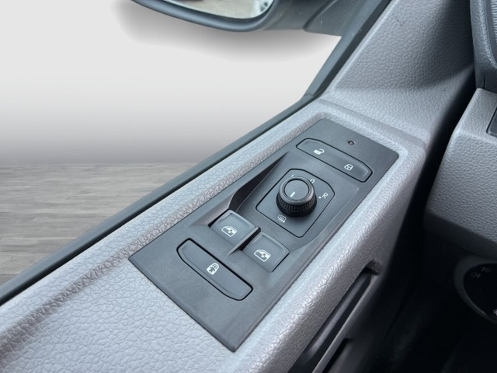 Volkswagen T6.1 Transporter Kombi kurzer Radstand – Bild 13