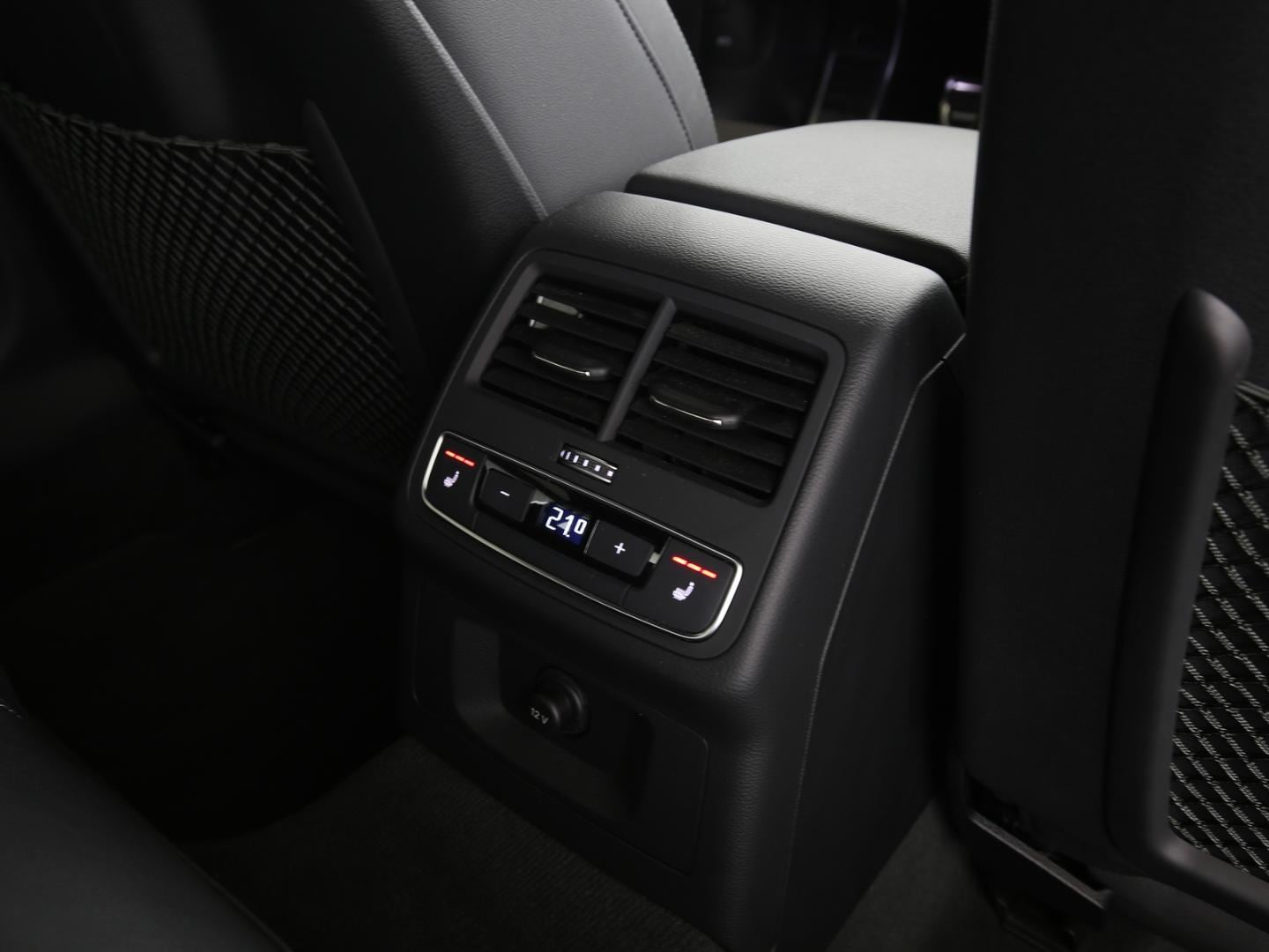 Bild über Audi A4 Limousine S line 45 TFSI quattro S tronic - für weitere Informationen kontaktieren Sie den Audi Partner