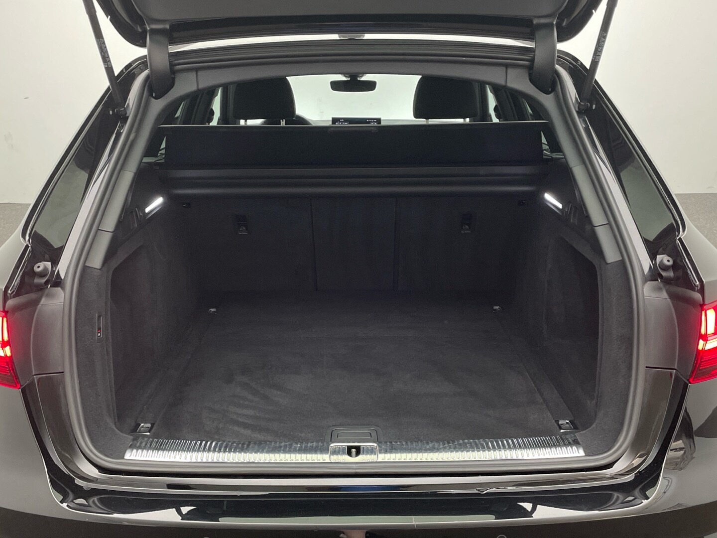 Image about Audi A4 Avant S line 45 TFSI quattro S tronic