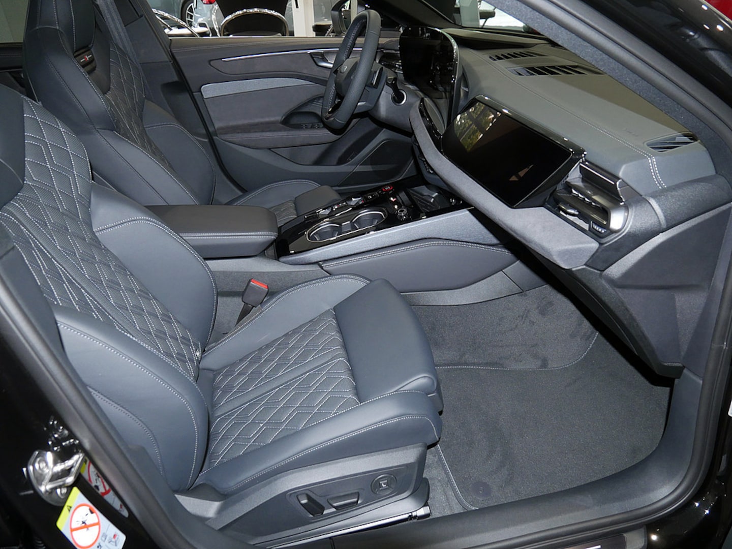 Bild über Audi A6 Limousine TDI quattro 150 kW S tronic - für weitere Informationen kontaktieren Sie den Audi Partner