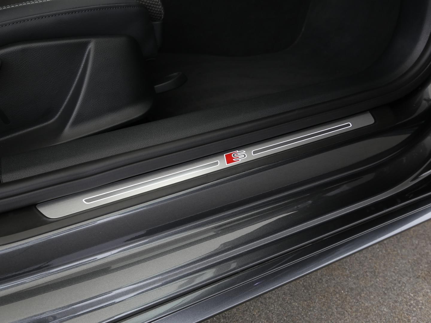 Bild über Audi A4 Limousine S line 45 TFSI quattro S tronic - für weitere Informationen kontaktieren Sie den Audi Partner