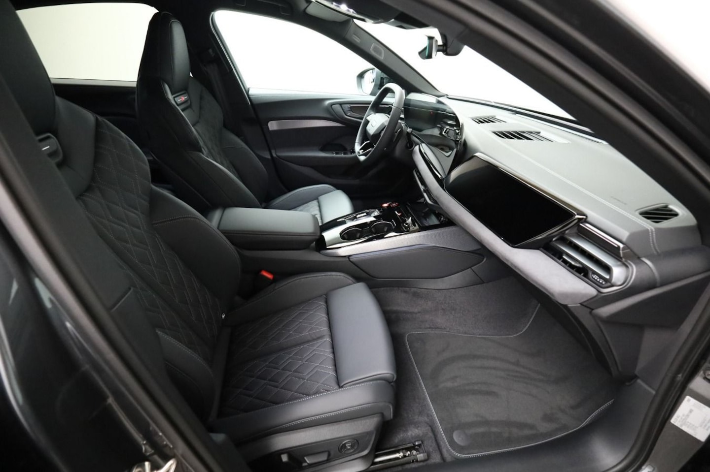 Bild über Audi S5 Limousine TFSI 270 kW S tronic - für weitere Informationen kontaktieren Sie den Audi Partner